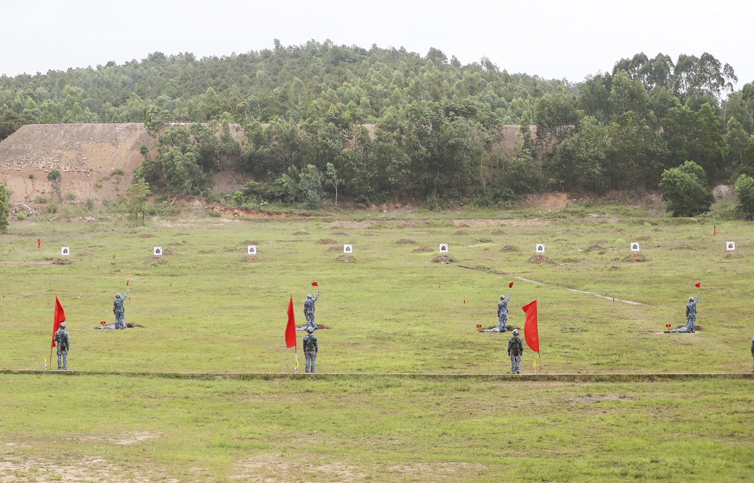 Thao trường bảo đảm chính quy, theo đúng quy định.